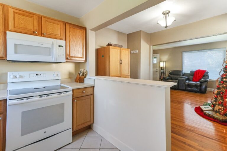 2315 Mountain View Ave W Kitchen 3 768x512