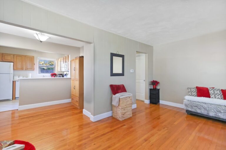 2315 Mountain View Ave W Living Room 2 768x512