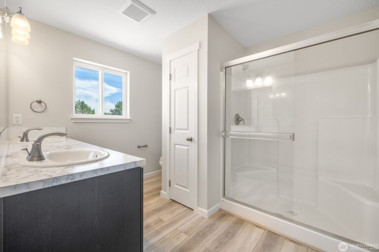 25603 S Finley S Kennewick Primary Bathroom 768x512