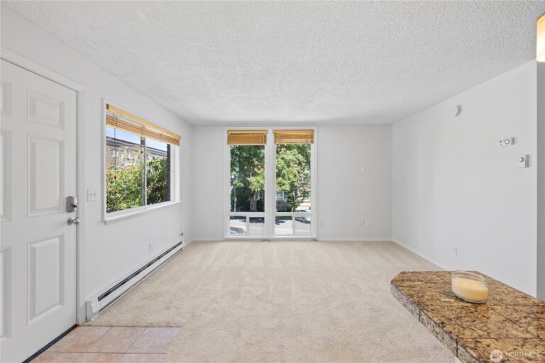 604 N 3rd Living Room 768x512