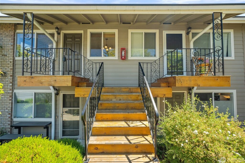 604 N 3rd Stairs 1024x682