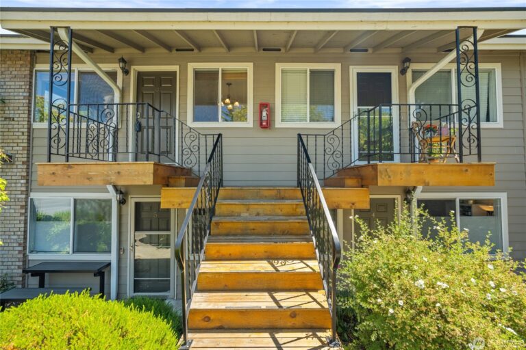 604 N 3rd Stairs 768x512