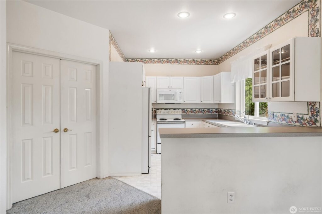 6613 109th St Ct East Kitchen 1024x682