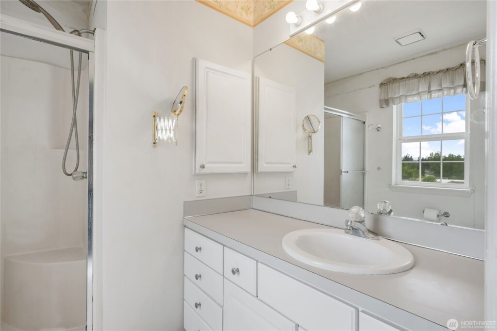 6613 109th St Ct East Primary Bathroom 1024x682