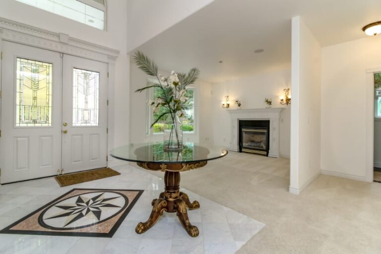 7033 Phillips Rd SW Lakewood WA 98498 Entry 2 768x512