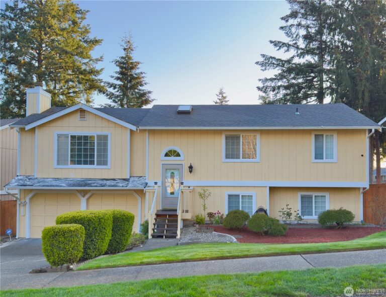 9639 Summerfield Ct SE Olympia front 768x591